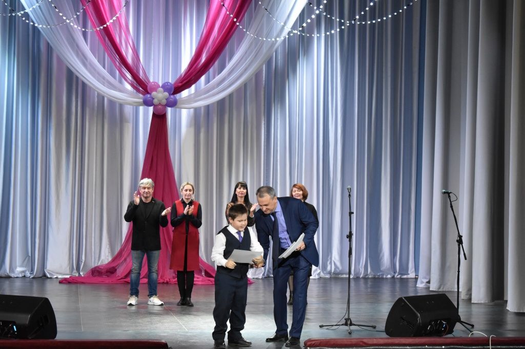 Сладкие призы получили все участники. (Фото предоставлено центром "Доверие").