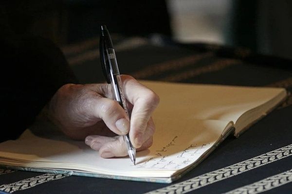 hand_writing_pen_people_author_note_study_memo_memoires.jpg