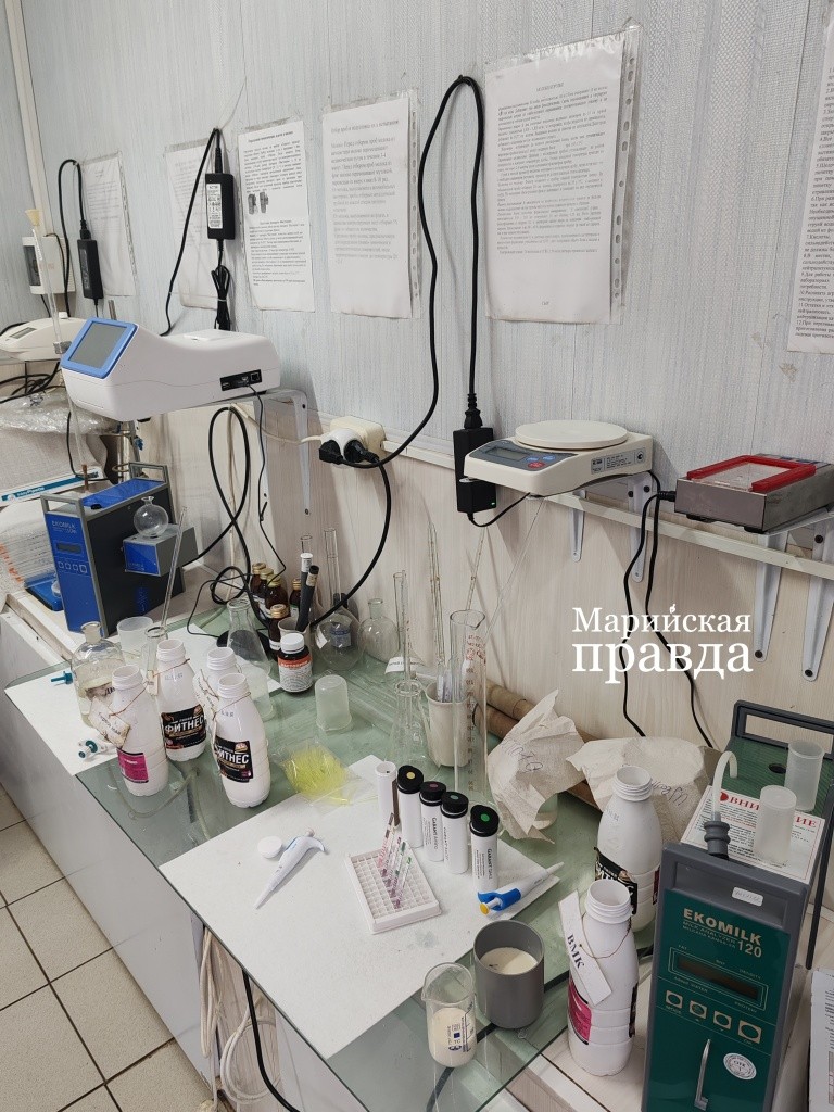 Молочная лаборатория буквально напичкана всевозможными приборами и реактивами1.jpg