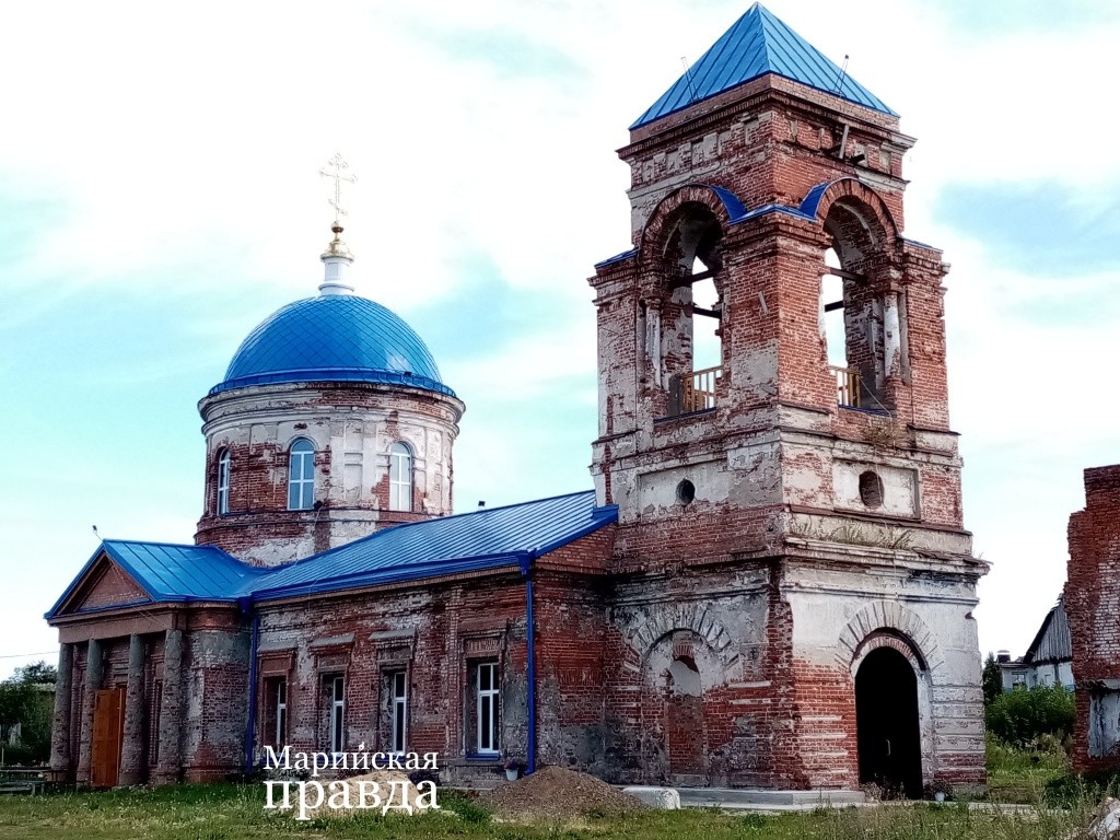 Тихвинскую церковь восстанавливают всем миром уже десять лет. (Фото Натальи Кулишовой). Тихвинскую церковь восстанавливают всем миром уже десять лет. (Фото Натальи Кулишовой).