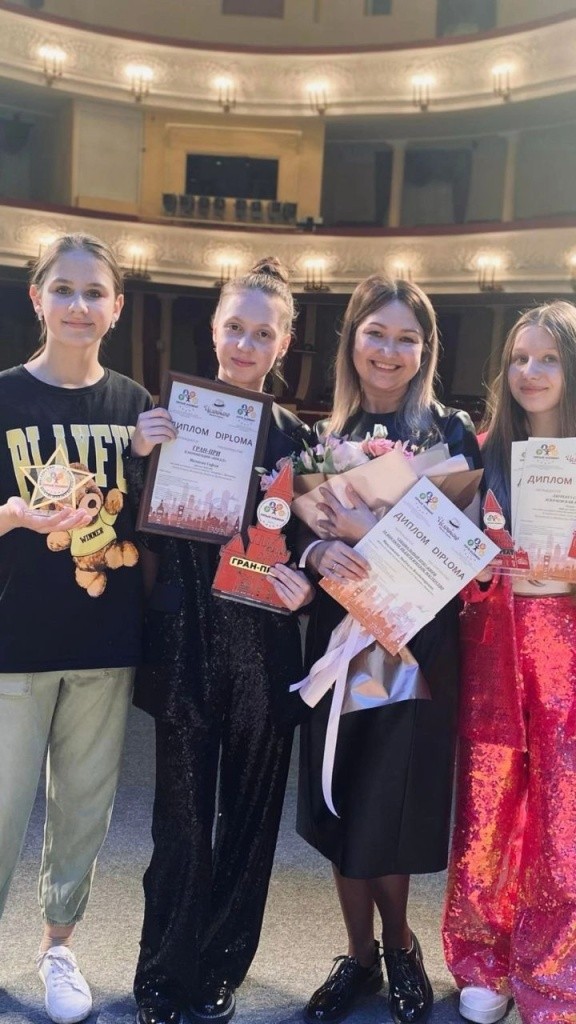 Подопечные Людмилы Микушкиной никогда не возвращаются с конкурсов без высоких наград..jpg