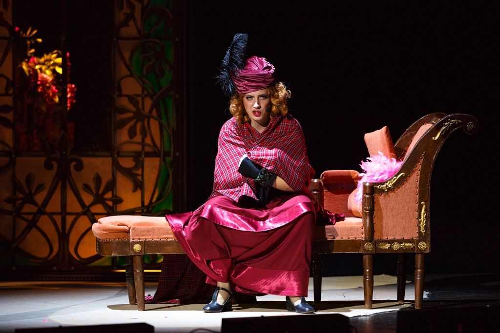 .jpg Бабс в оперетте Здравствуйте, я ваша тетя - самая любимая роль Алексея Чистякова и его супруги. Фото Евгения Никифорова.jpg