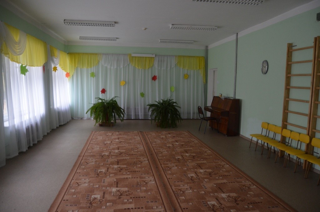 В музыкальном зале появился новый линолеум.jpg