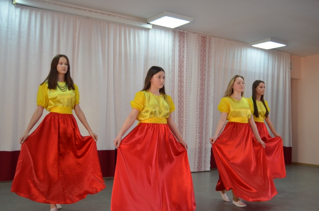 Костюмы сшиты либо учителями, либо мамами учеников. особое спасибо Марии Михайловой.jpg