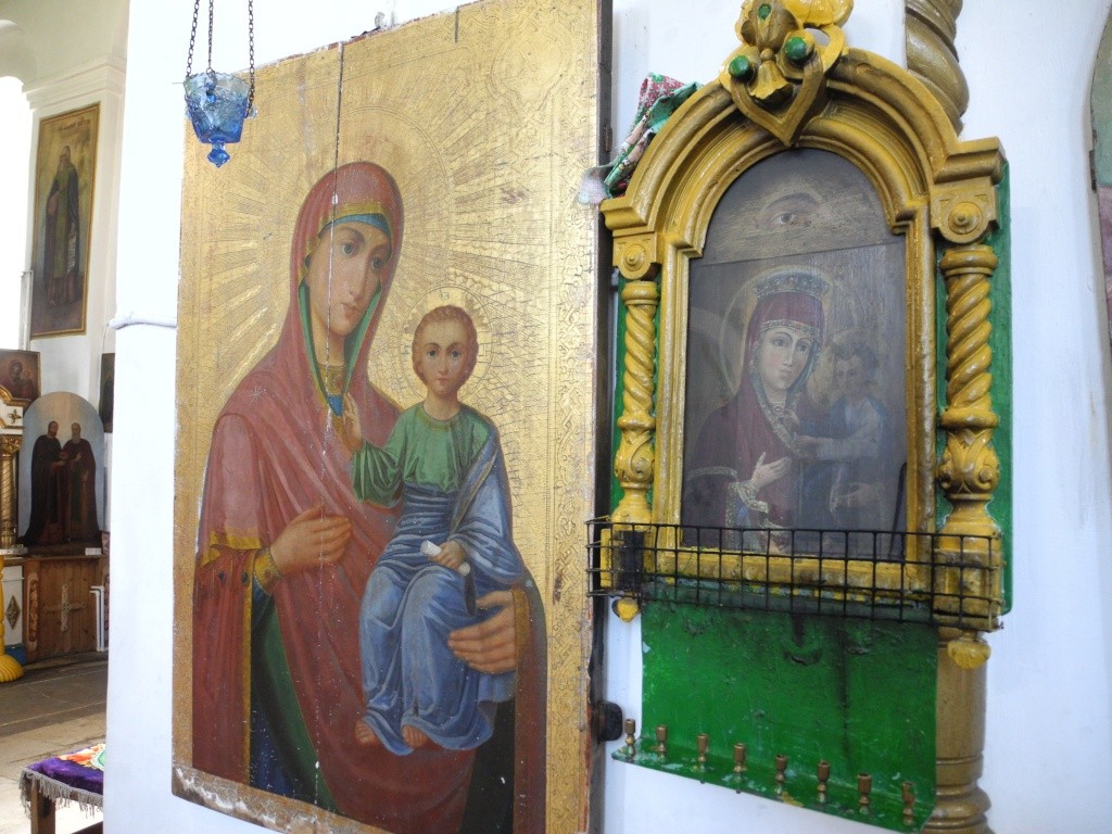 Внутри храма все дышит стариной (Фото Натальи Кулишовой).