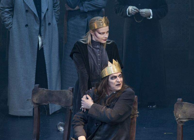 Сцена из спектакля Ричард III. Фото с официального сайта Театра Вахтангова. Автор - Валерий Мясников.jpg
