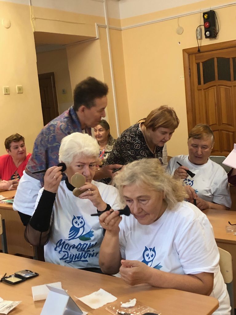 Сюрприз - визаж для бабушки. (Фото предоставлено Натальей Моровой).