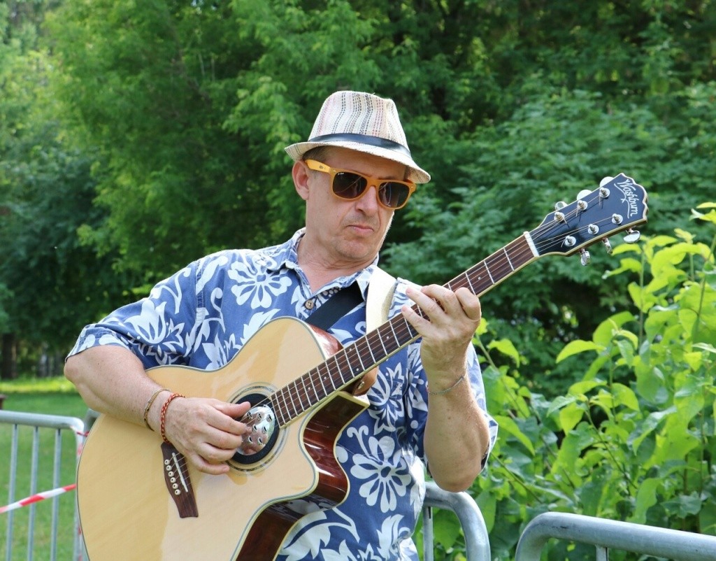 Человек, увлеченный музыкой. Фото предоставлено Сергеем Федониным.jpg