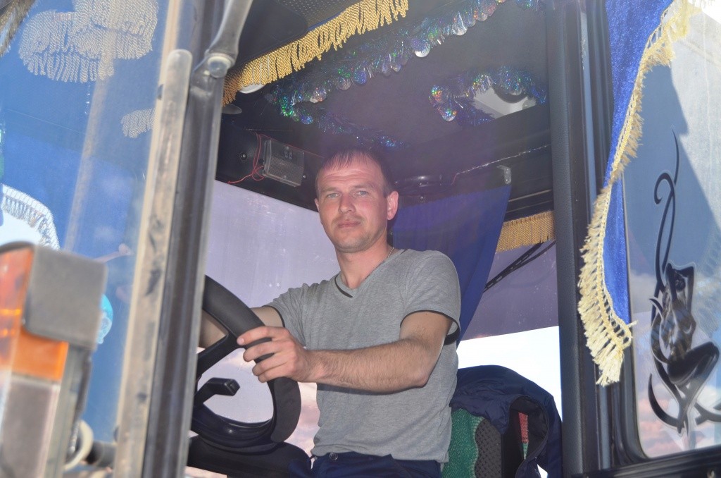 Сергей Мамаев трудится в хозяйстве пятый год.jpg