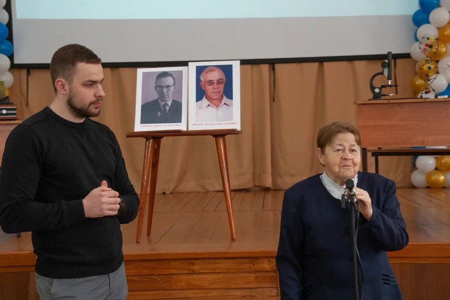 Жена и внук Иванова сайт.jpeg