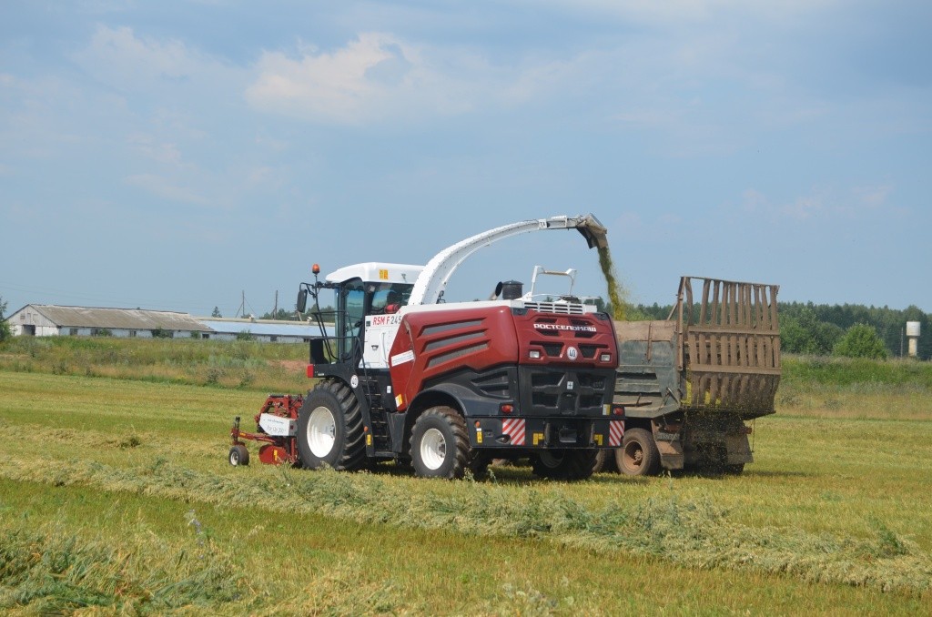 Современные комбайны - высокопроизводительная техника.JPG