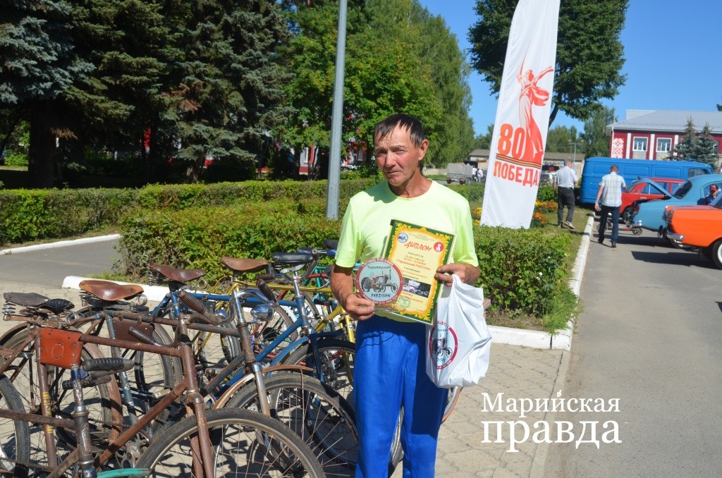 Вячеслав Анатольевич со своими ретровелосипедами уже третий год участвует в выставке Фордзон и всегда успешно1.jpg