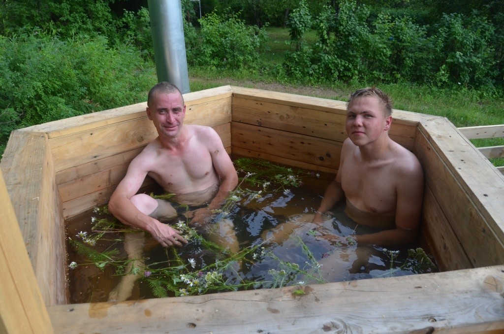 Вода в чане подогревается до комфортной температуры. Вода в чане подогревается до комфортной температуры.jpg