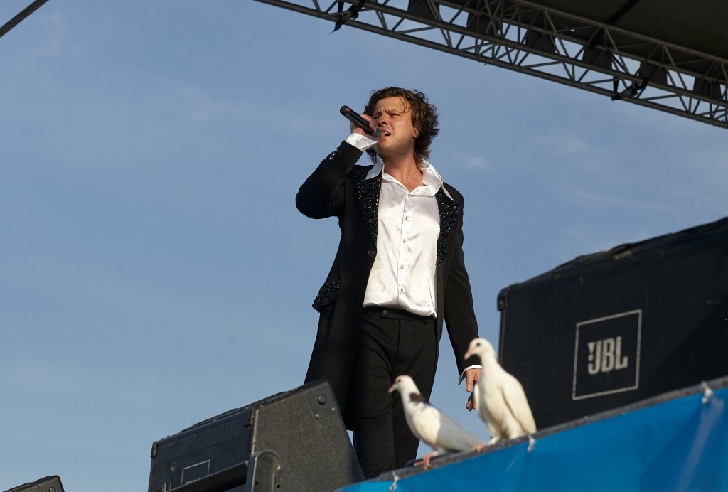 Шаляпин с голубями.jpg