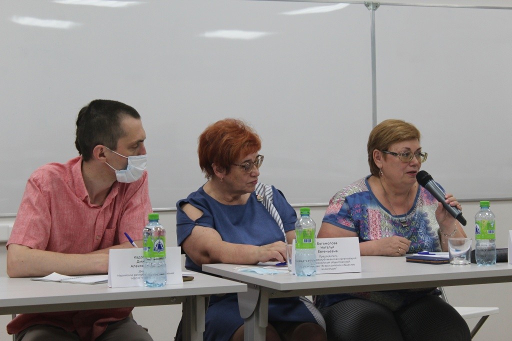 Точку зрения "Марийской правды" представила обозреватель по вопросам соцзащиты Наталья Кулишова (справа). (Фото предоставлено организацией "Добрая Марий Эл"),