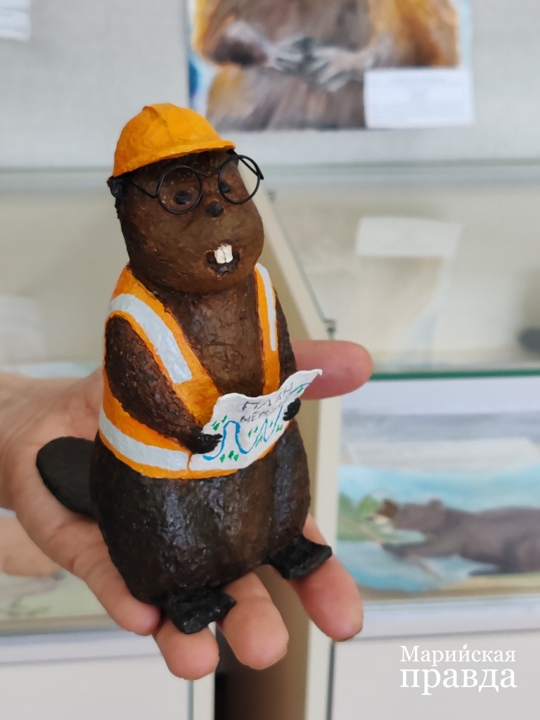 Бобр-строитель из папье-маше Людмилы Семейшевой занял первое место среди взрослых участников(1).jpg