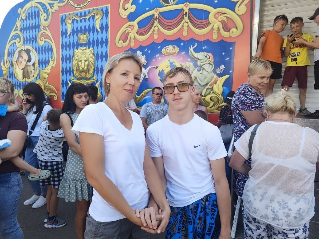 Илья Ортин с мамой стали участниками незабываемой экскурсии в цирке. (Фото Минсоцразвития РМЭ).