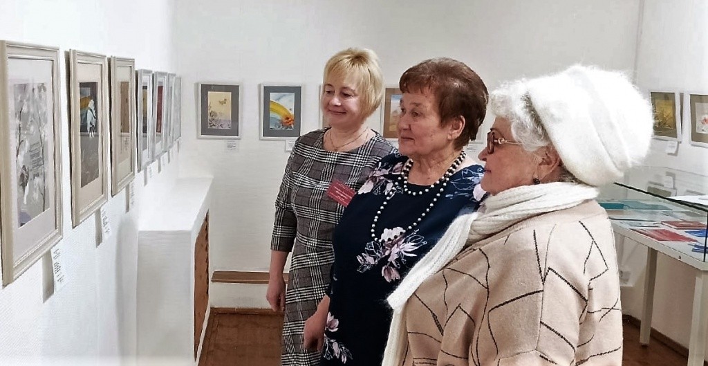 Каждый на выставке находит что-то близкое. фото Марины Оленевой.jpg