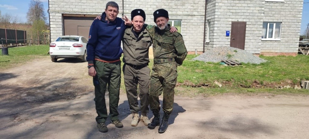 Бесценный дар - мужская дружба. (Фото предоставлено Андреем Фещуковым).