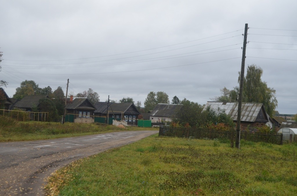 Нурсола состоит из двух улицах, которые в начале 90-х годов были заасфальтированы.JPG