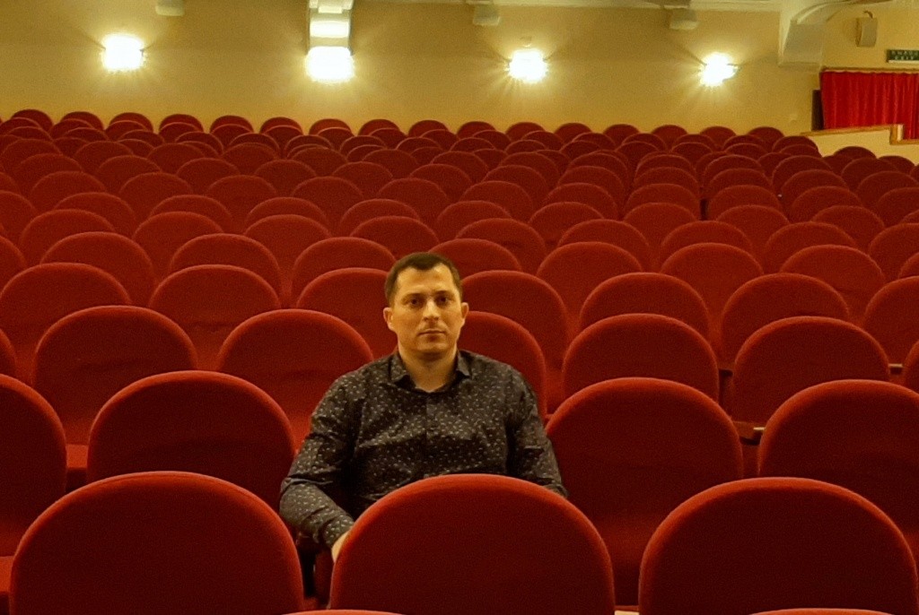 Режиссерский взгляд цепкий, но не суровый. Фото предоставлено Евгением Насупой.jpg