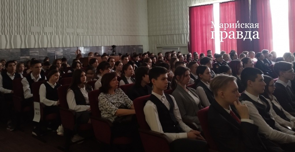 Во время просмотра в зале была тишина. (Фото Натальи Кулишовой). Во время просмотра в зале была тишина. (Фото Натальи Кулишовой).