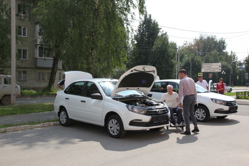 Автомобили для инвалидов - адаптированные. (Фото предоставлено региональным отделением ФСС по РМЭ).