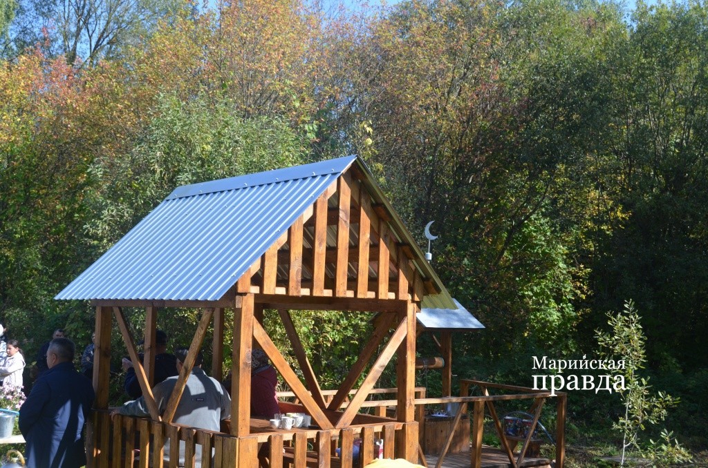 Рядом с ключом установили беседку и скамейки. Рядом с ключом установили беседку и скамейки..jpg