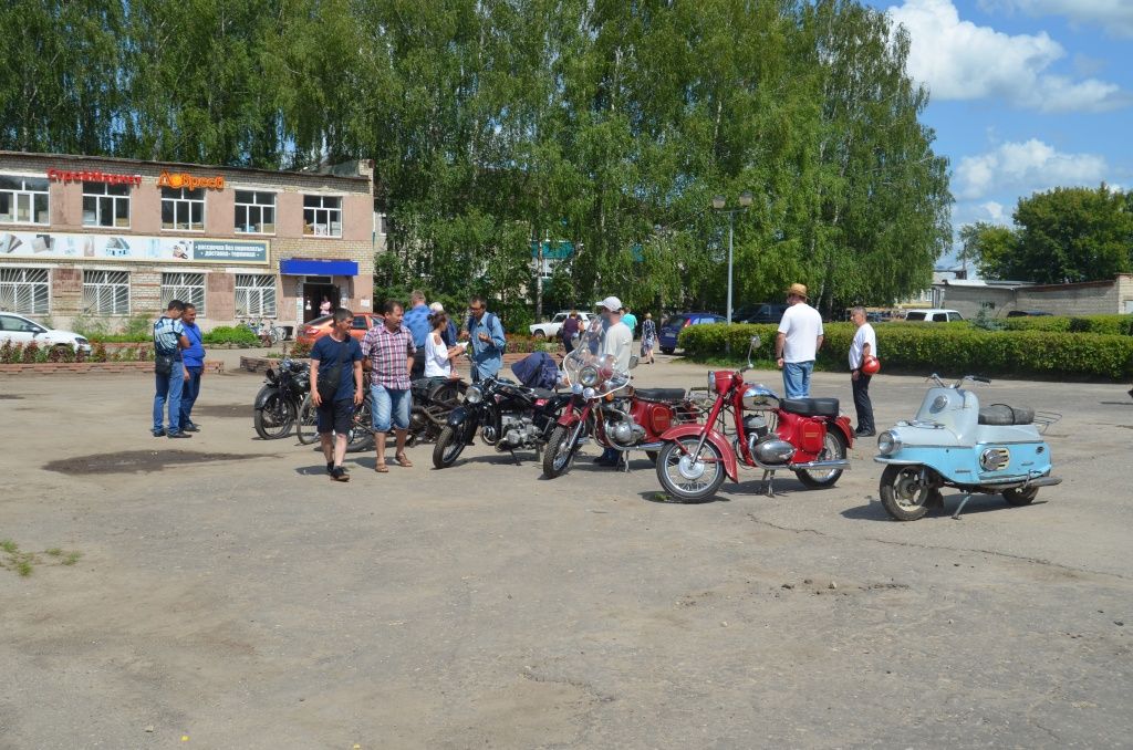 У двух колесного транспорта тоже были свои поклонники.JPG