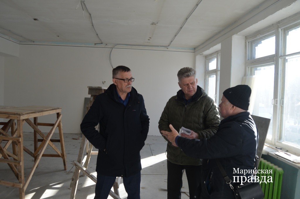 Рабочая планерка прямо в школьных стенах 1.jpg