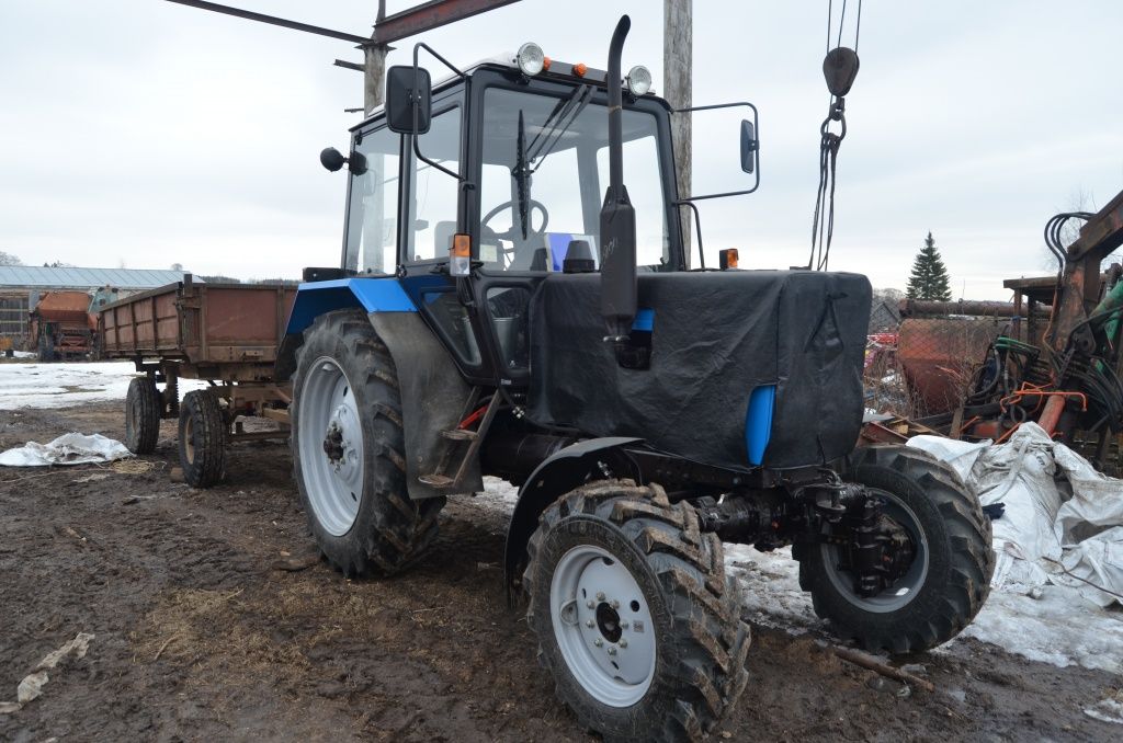 Этот Беларусь пополнил колхозный парк.JPG