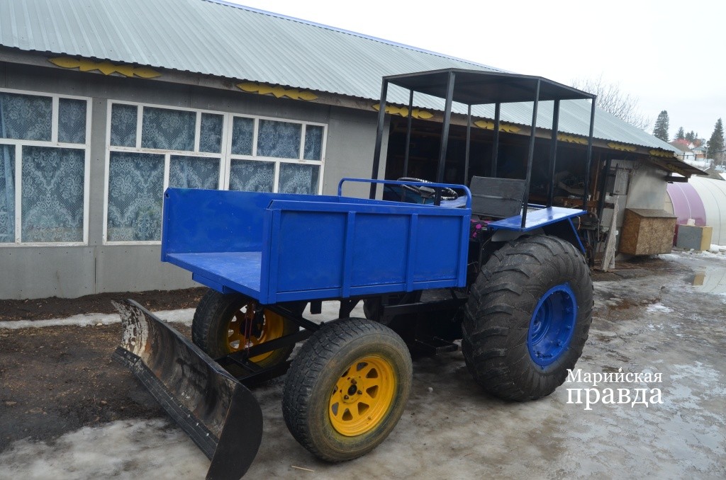 Главная задача новичка чистить снег и возить грузы..jpg
