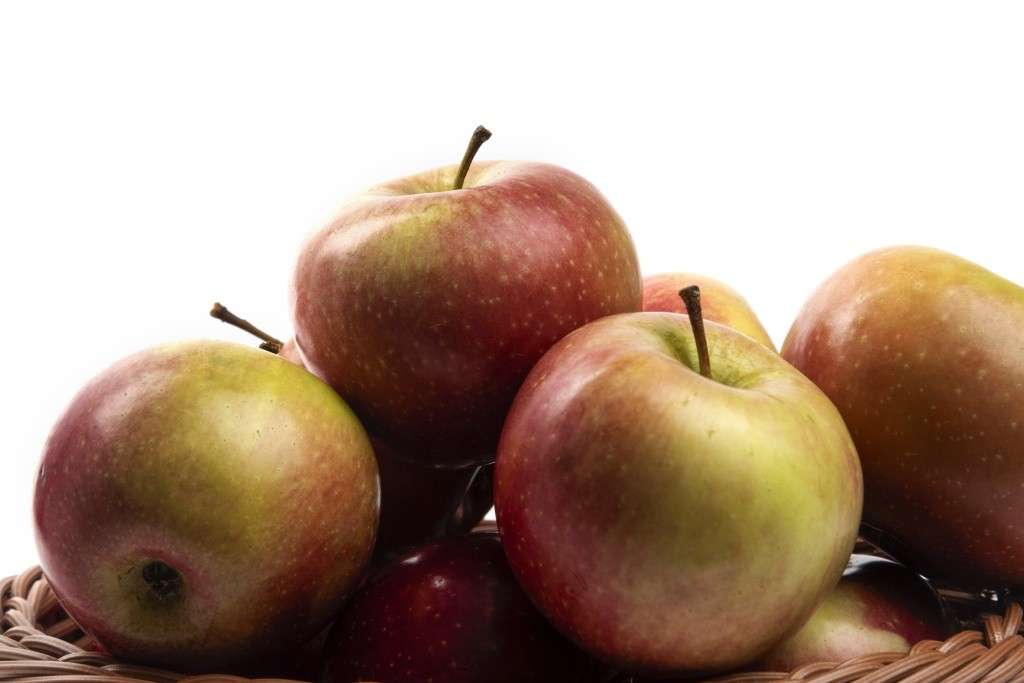 wicker-basket-fresh-juicy-apples-isolated-white.jpg wicker-basket-fresh-juicy-apples-isolated-white.jpg