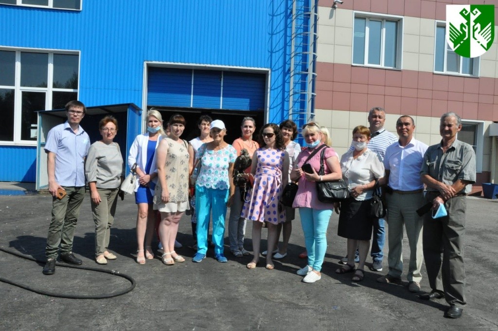 Делегация сернурцев на мусоросортировочном заводе.jpg