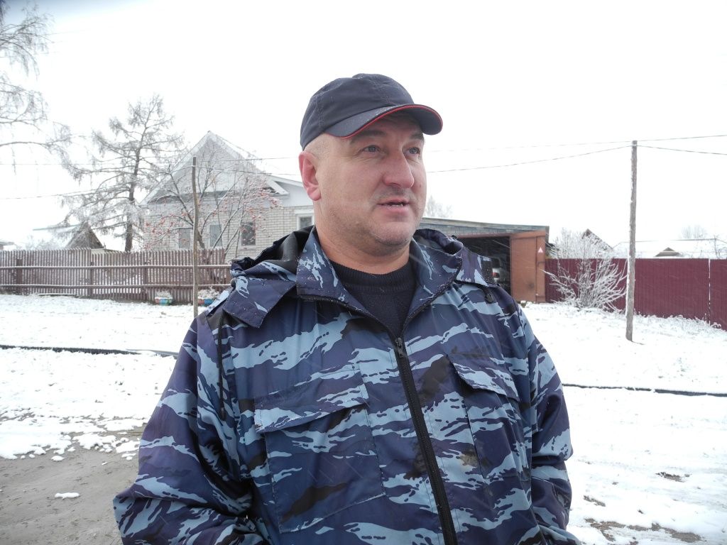 Михаил Назаров с улицы Пушкина доволен ходом работ. (Фото Натальи Кулишовой).