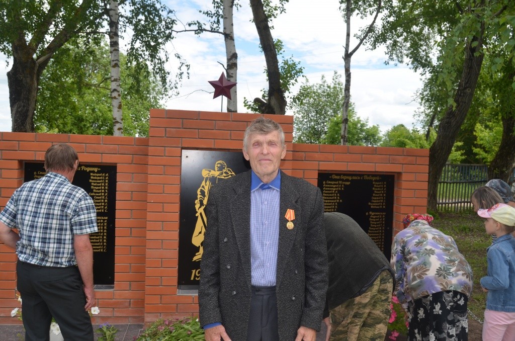 Обелиск появился во-многом благодаря стараниям Владимира Попова.jpg