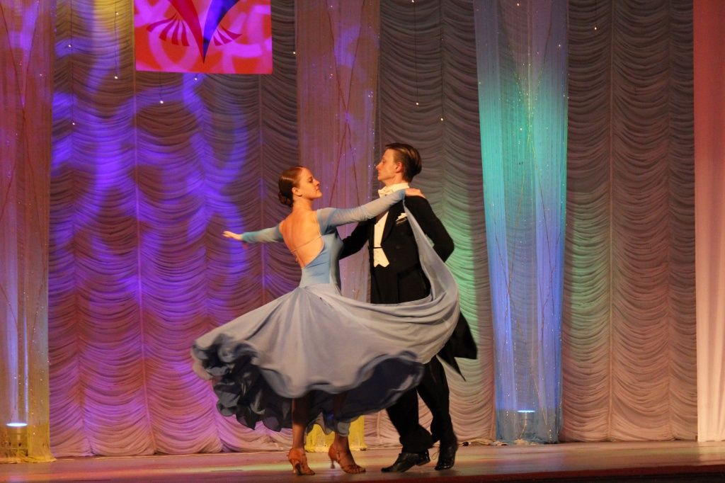 2. Танцевальная династия Беляниных на сцене.JPG