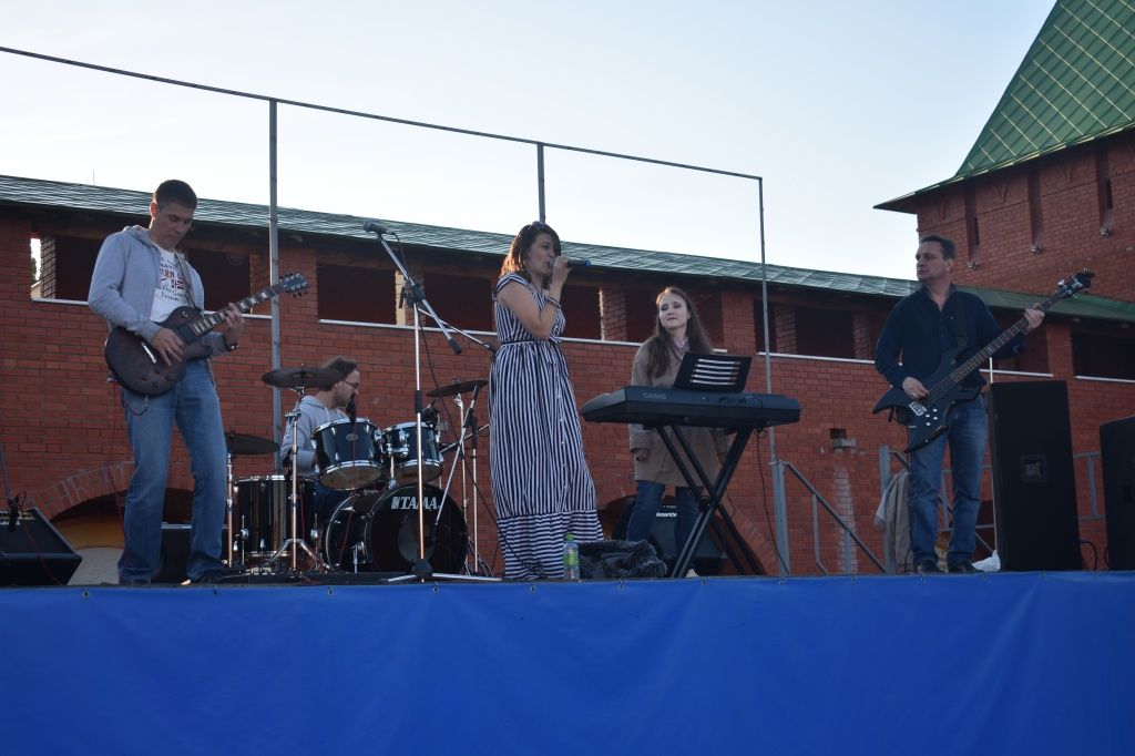 Выступление группы "Птица Дар"