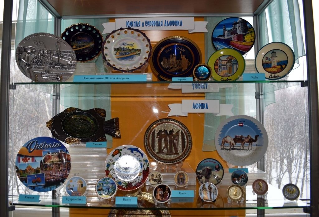 Выставка тарелок