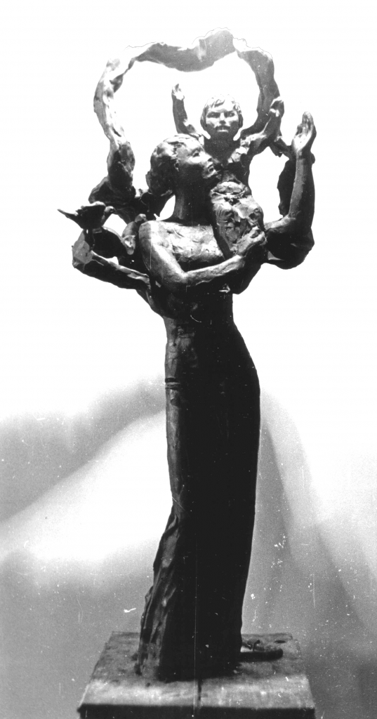 Модель скульптуры, символизирующей дружбу марийского и венгерского народов. 1979 г. Скульптор А.Ширнин, арх. А.Галицкий