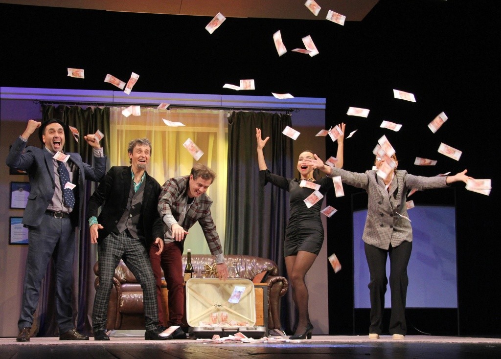 .jpg Режиссер Ямаев удачно поиграл с жанром эксцентрической комедии. Фото Валерия Тумбаева.jpg