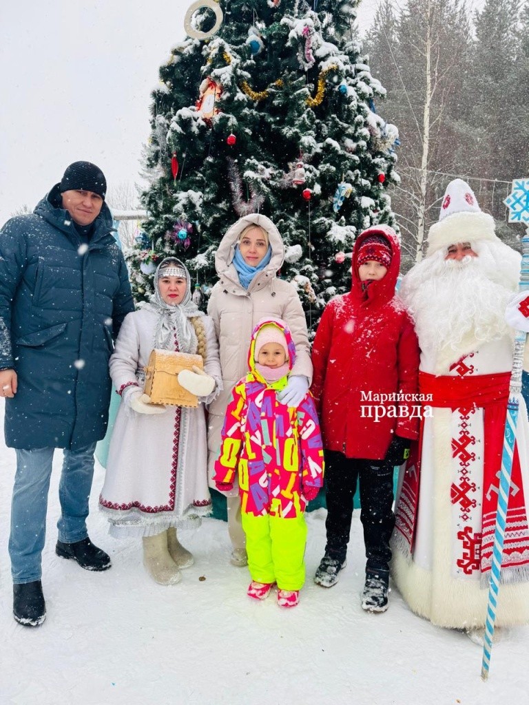 Всей семьей в гостях у деда Мороза. Всей семьей в гостях у деда Мороза 1.jpg