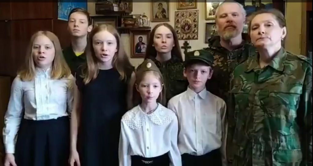 Самоизоляция - не помеха для записи песни к празднику великой Победы. Фото предоставлено семьей Мороз.jpg