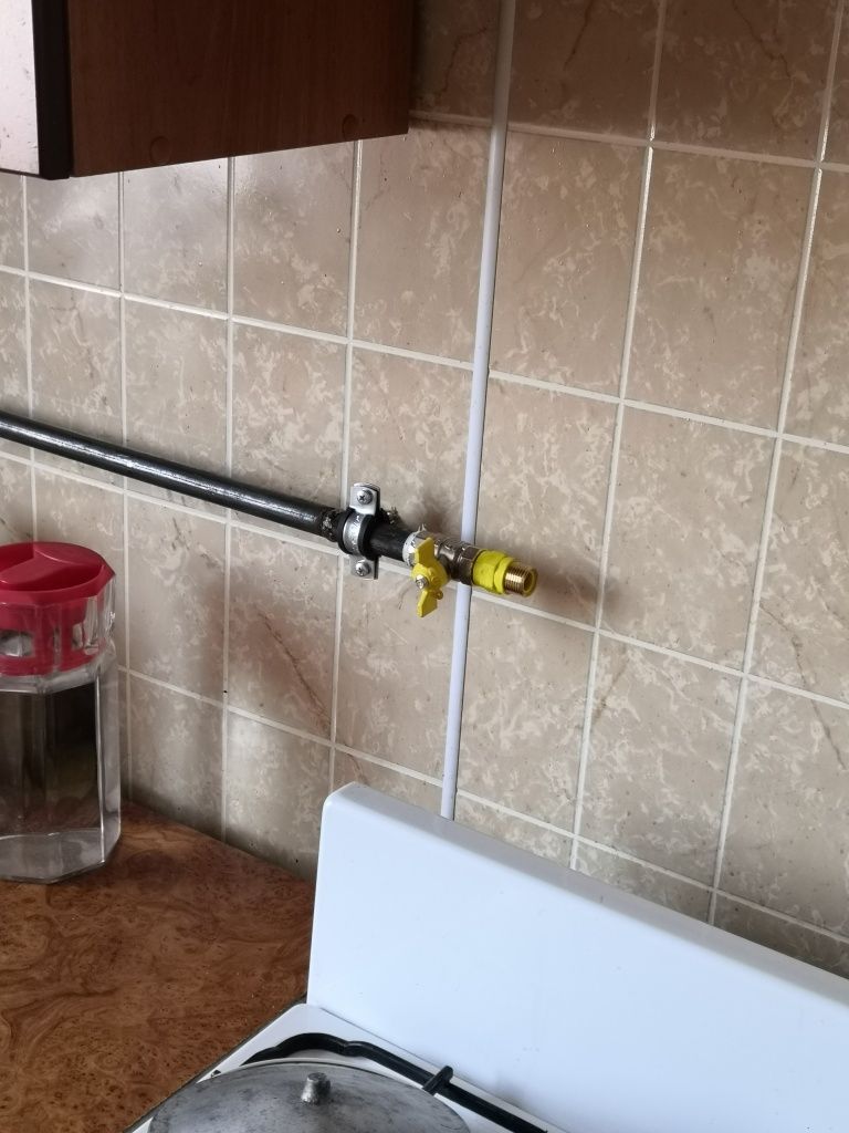 Газовая труба уже в доме.jpg