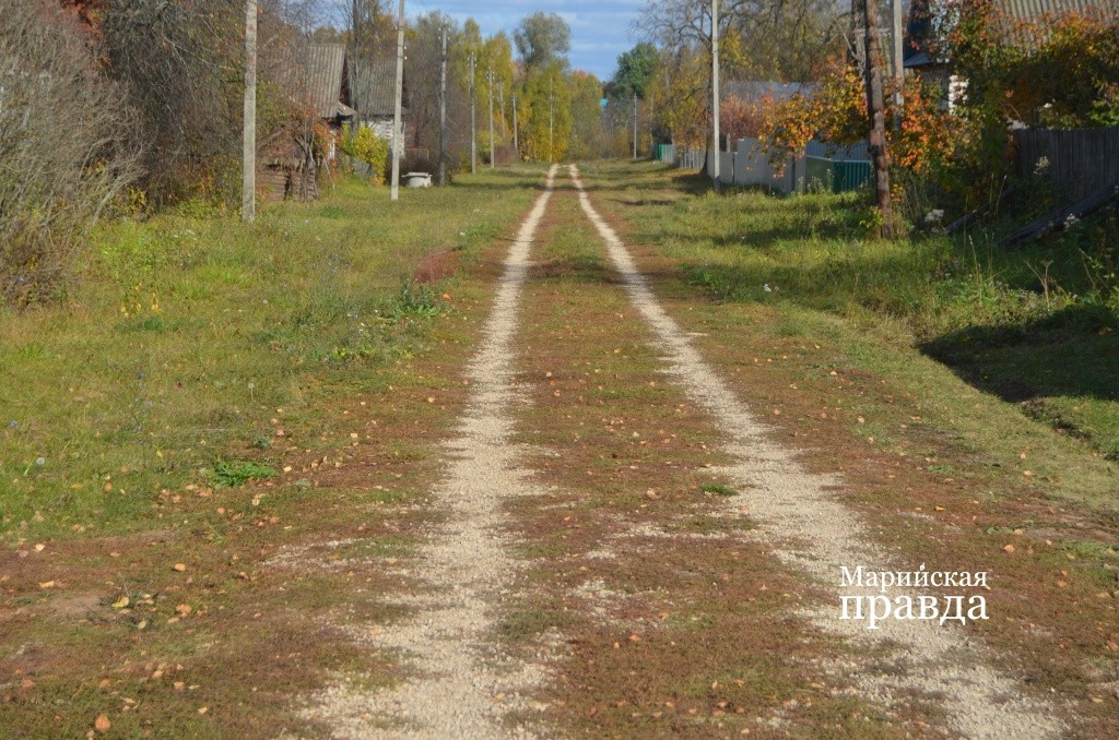 Сначала Аркадий Иванович с соседями привели в порядок проезд на своей улице. Сначала Аркадий Иванович с соседями привели в порядок проезд на своей улице..jpg