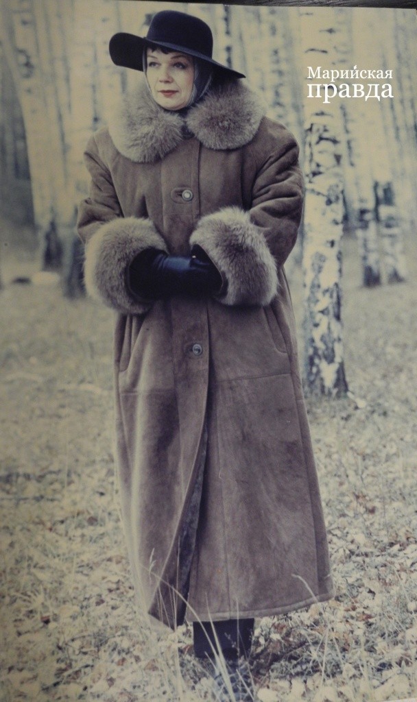 Быть моделью - нелегкий труд. (Фоторепродукция Натальи Кулишовой).