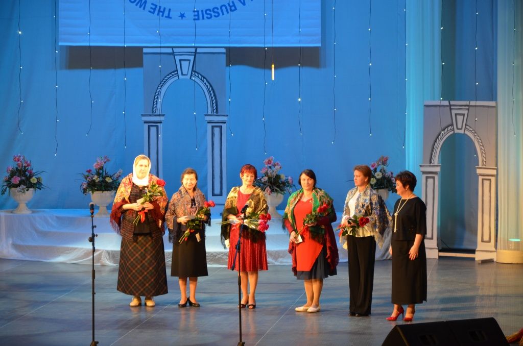 В награду - памятная медаль Союза женщин России (Фото Минсоцразвития РМЭ).