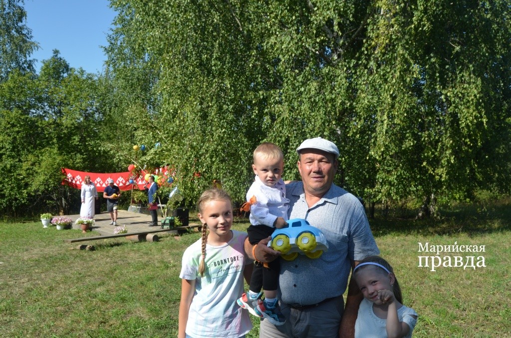 Тихон Куклин был, пожалуй, самым юным участником встречи - ему всего год..jpg