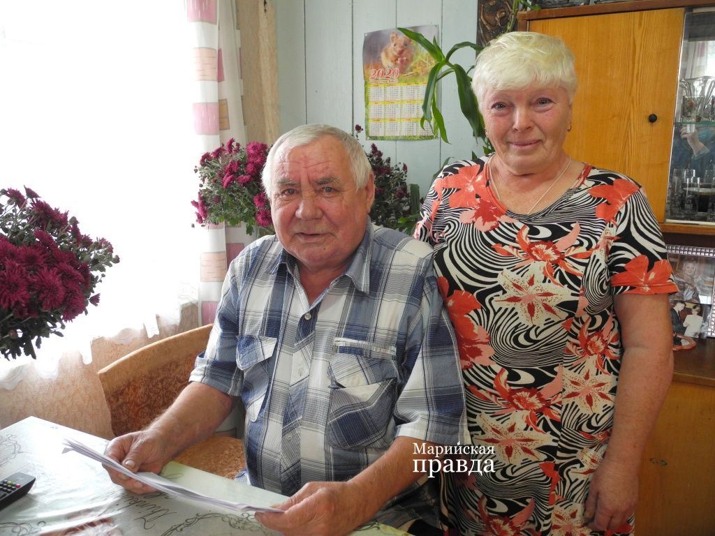 Алксандр Александрович и Галина Аркадьевна до конца дней ухаживали и за отцом, и за матерью. (Фото Натальи Кулишовой).