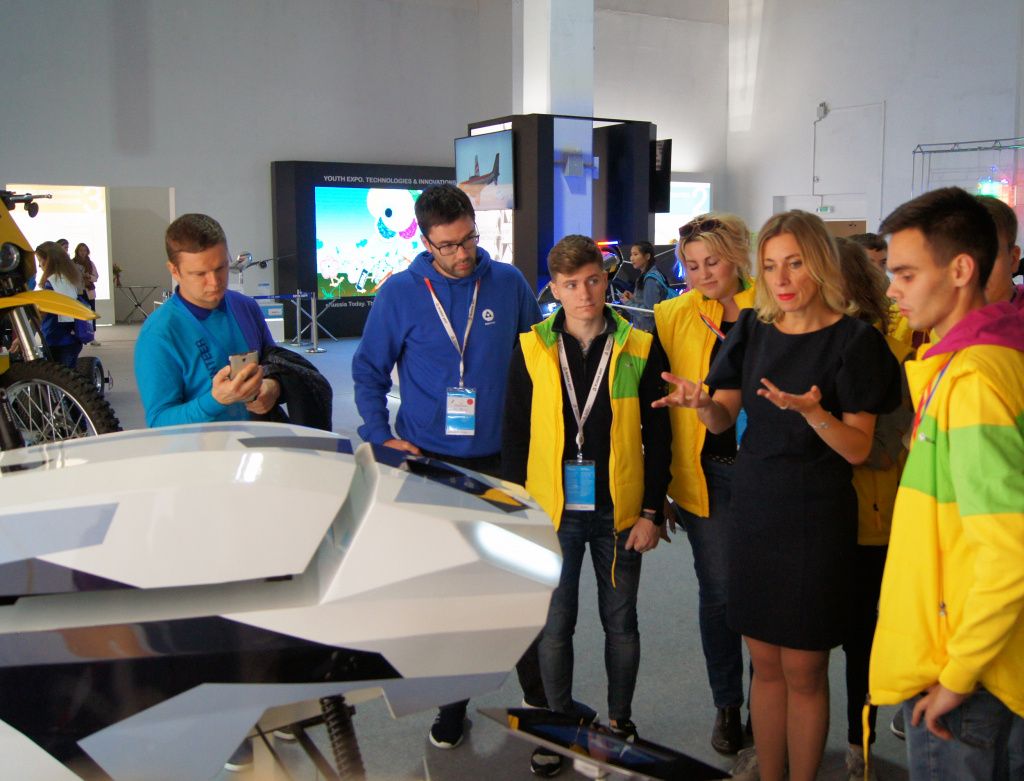 Волгатеховский Белый кот на фестивале молодежи и студентов в Сочи.JPG